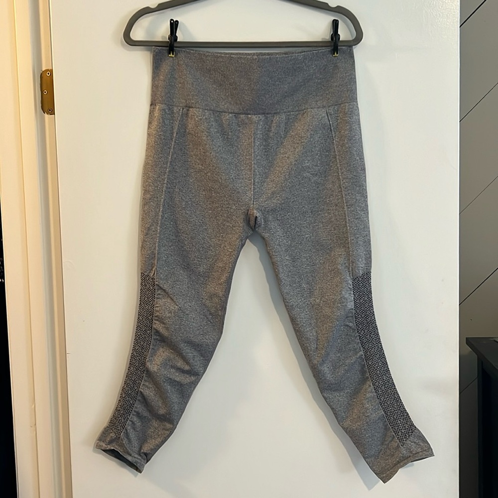Fabletics xl crop leggings